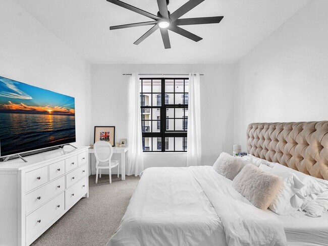 Building Photo - 801 S Olive Ave