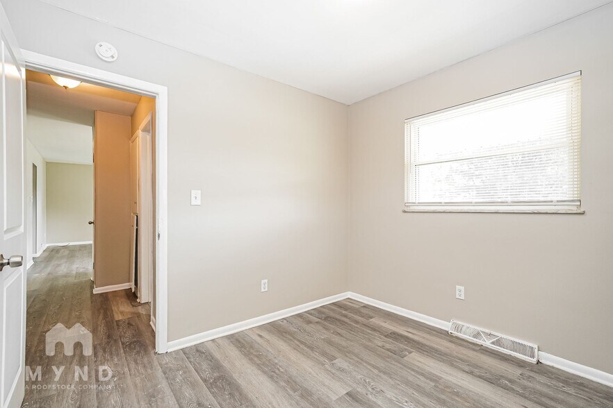 Building Photo - 1053 Wiltshire Rd