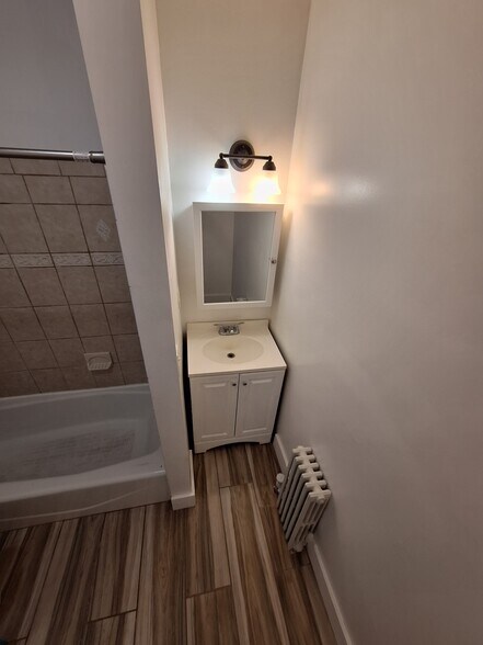 Building Photo - 98 Main St