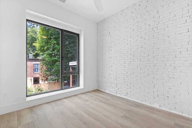 Building Photo - 1572 Beacon St