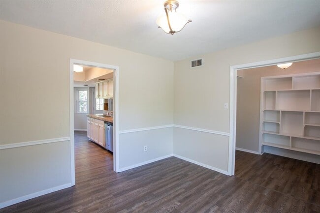 Building Photo - 10404 Doering Ln