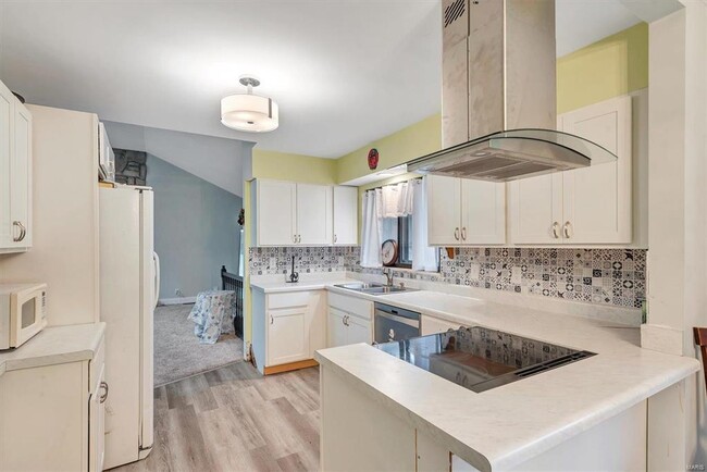Building Photo - 14 Shireford Ln