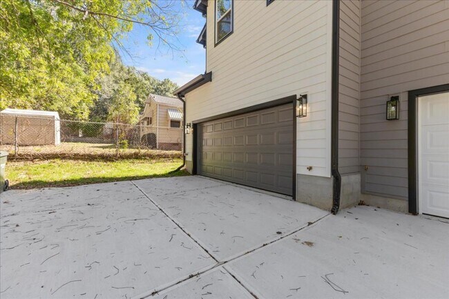 Building Photo - 803 Dupree St