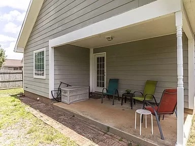 Building Photo - 309 Strawbridge Ln