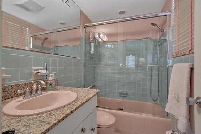 Building Photo - 180 Isle of Venice Dr