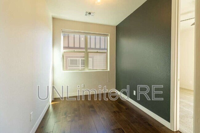 Building Photo - 2513 W Pollo Cir