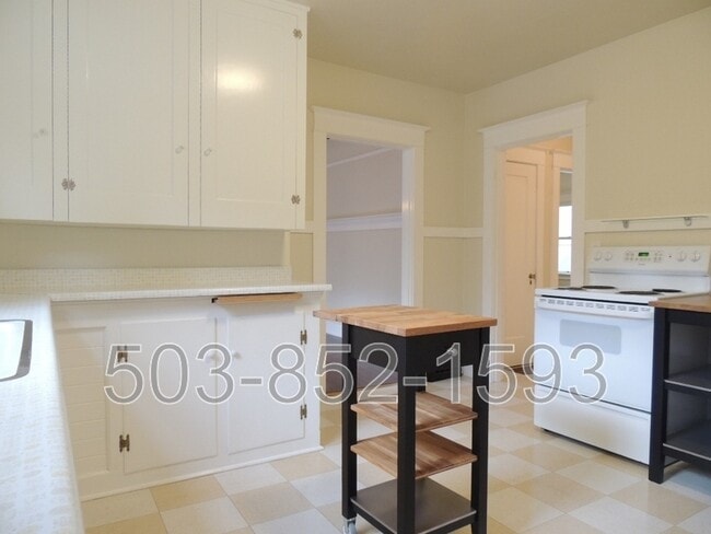 Building Photo - 122 SE 60th Ave