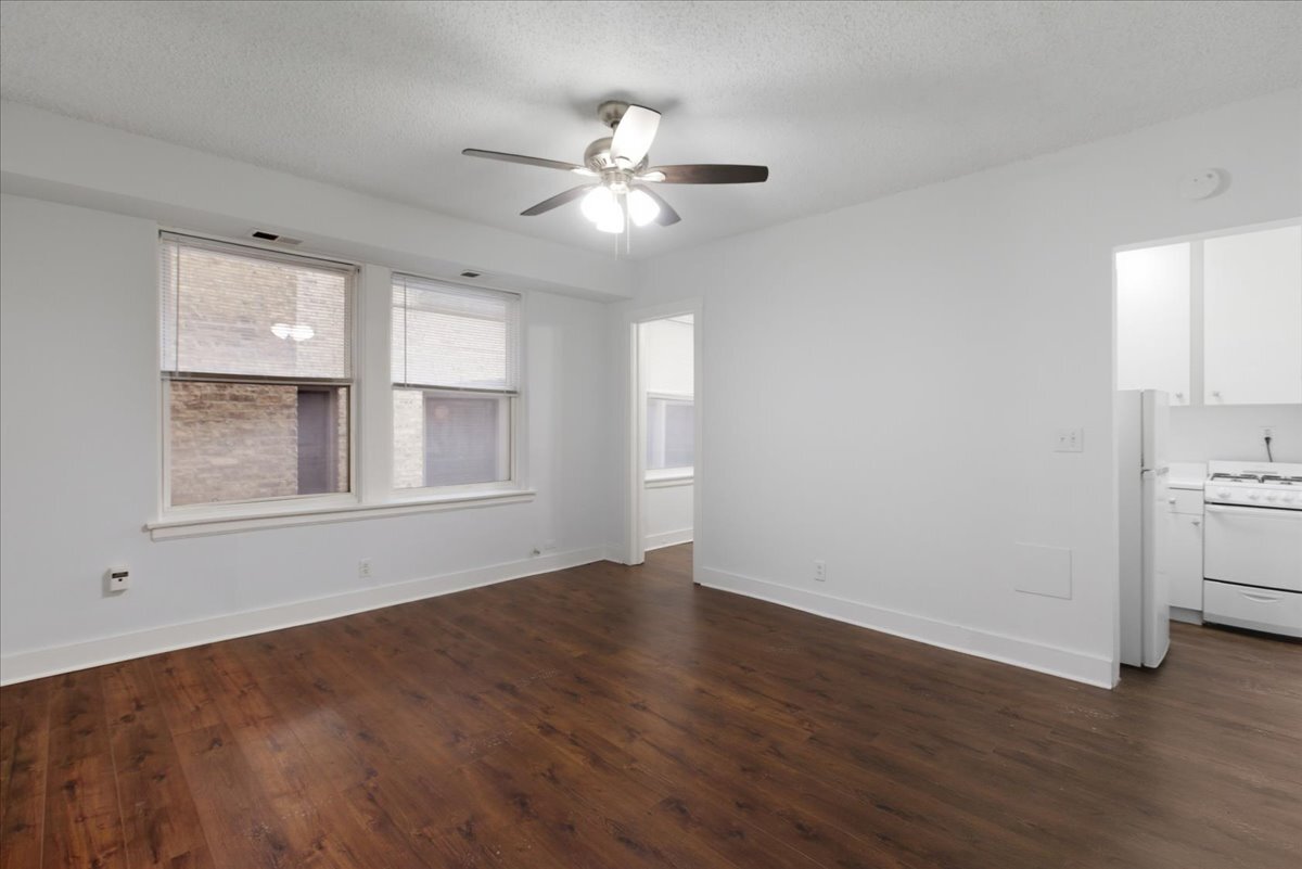 Building Photo - 3727 N Pine Grove Ave
