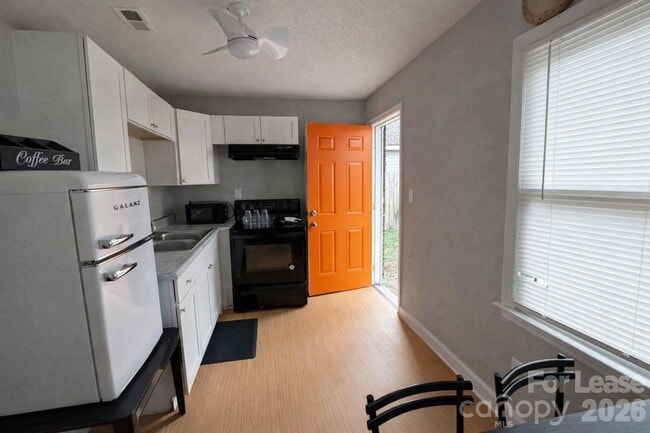 Building Photo - 316 Skyland Ave