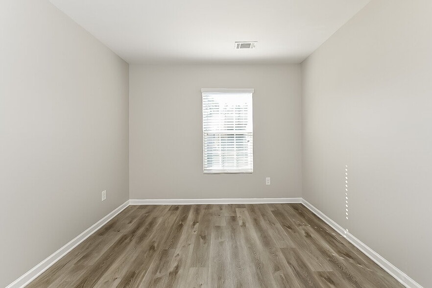 Building Photo - 2901 S Hills