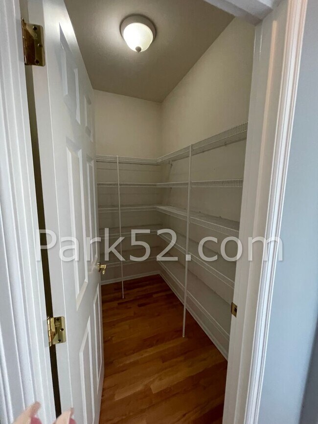 Building Photo - $500 Off 1st Full Month!  Browns Point NE ...