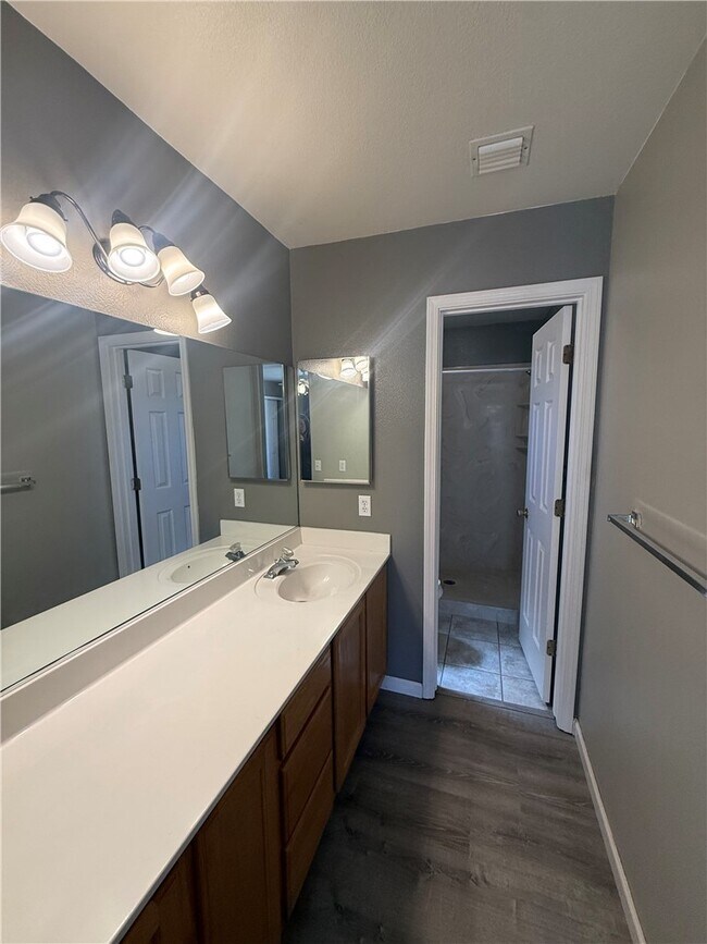 Building Photo - 2844 Lovin Ave