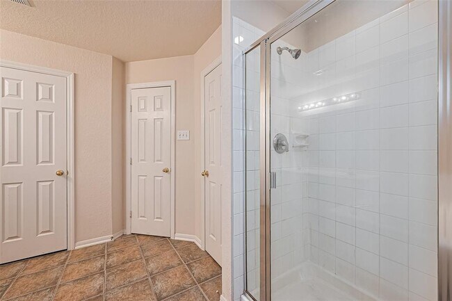 Building Photo - 18 W Greenhill Terrace Pl