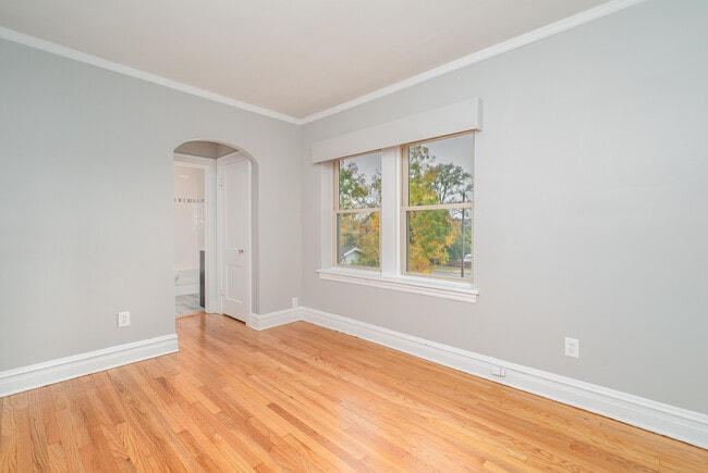 Building Photo - 428 N Park Blvd