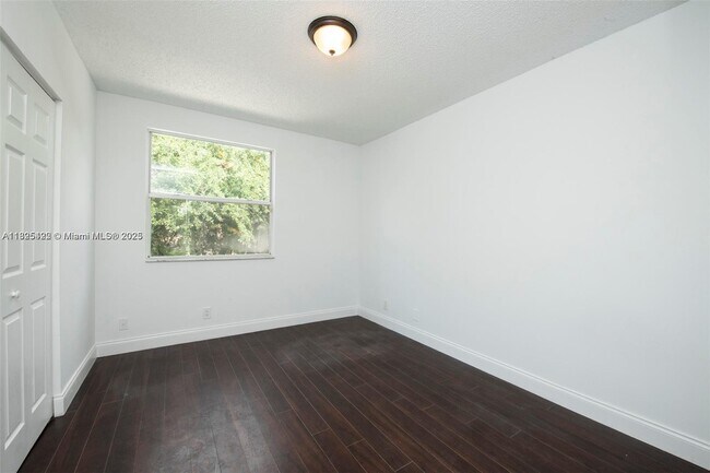 Building Photo - 1127 SW 104th Way