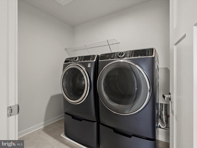 Building Photo - 4738 Naples Ave