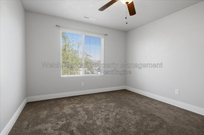 Building Photo - 2106 E Sunnyvale Dr