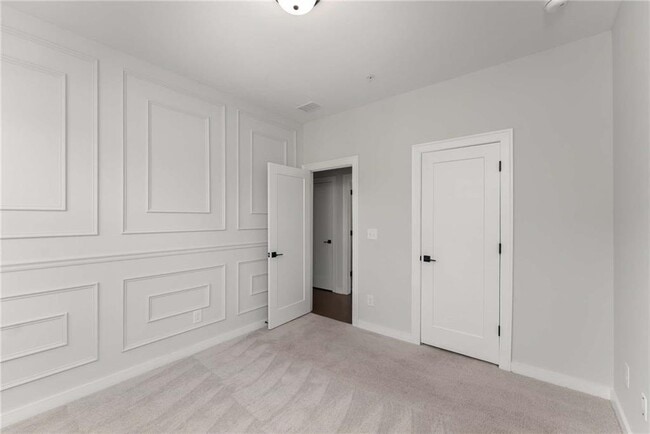 Building Photo - 455 Ashbury Dr