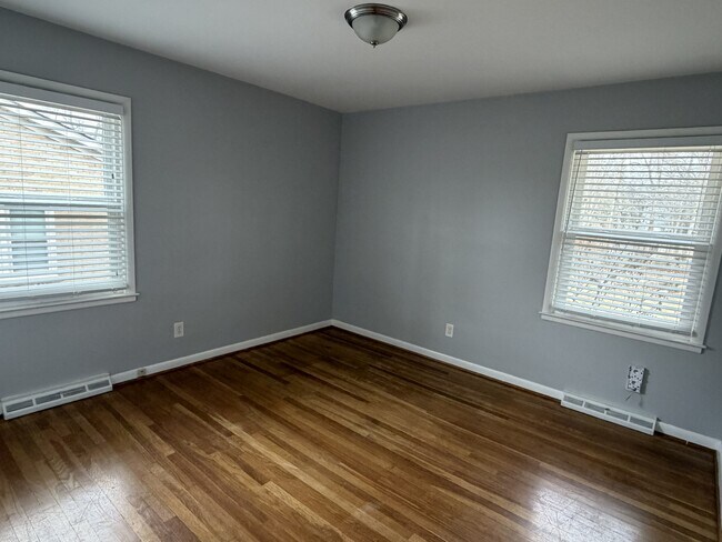 Building Photo - 125 Greenbriar Rd