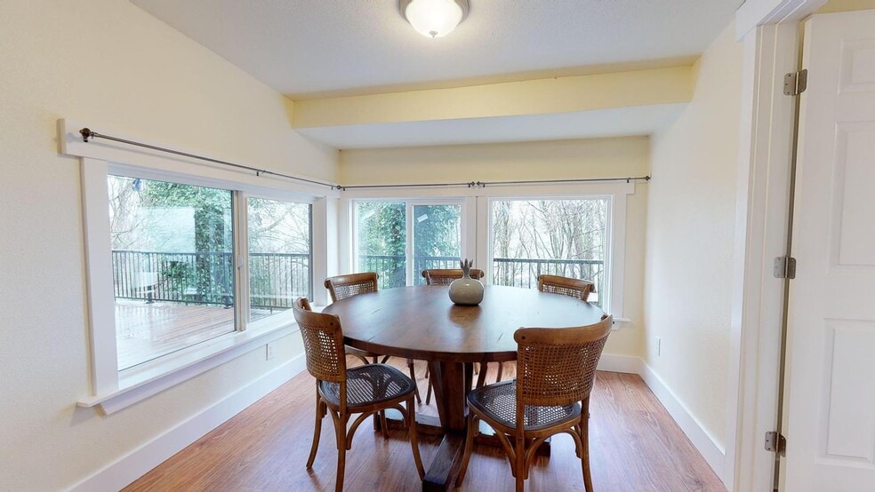 Building Photo - 1641 10th Ave E