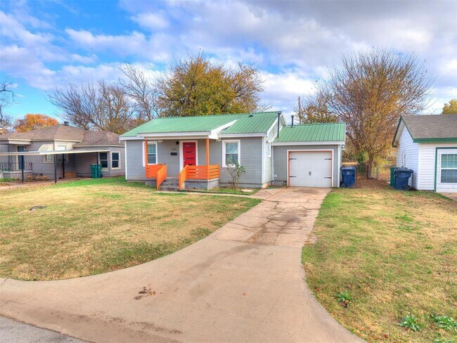 Building Photo - 1338 South Dr
