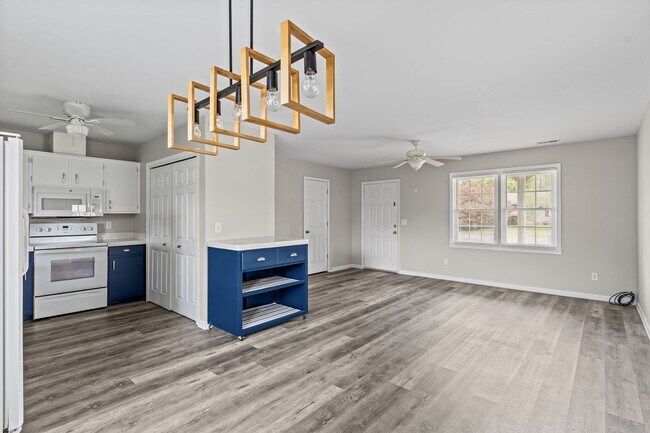 Building Photo - Pet-Friendly | Large Fenced Yard in North Wilmington