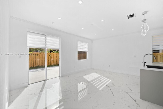 Building Photo - 16920 SW 34th St