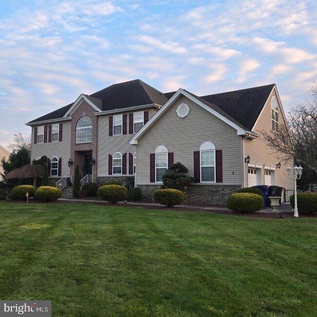 Building Photo - 3 Hillfield Ave