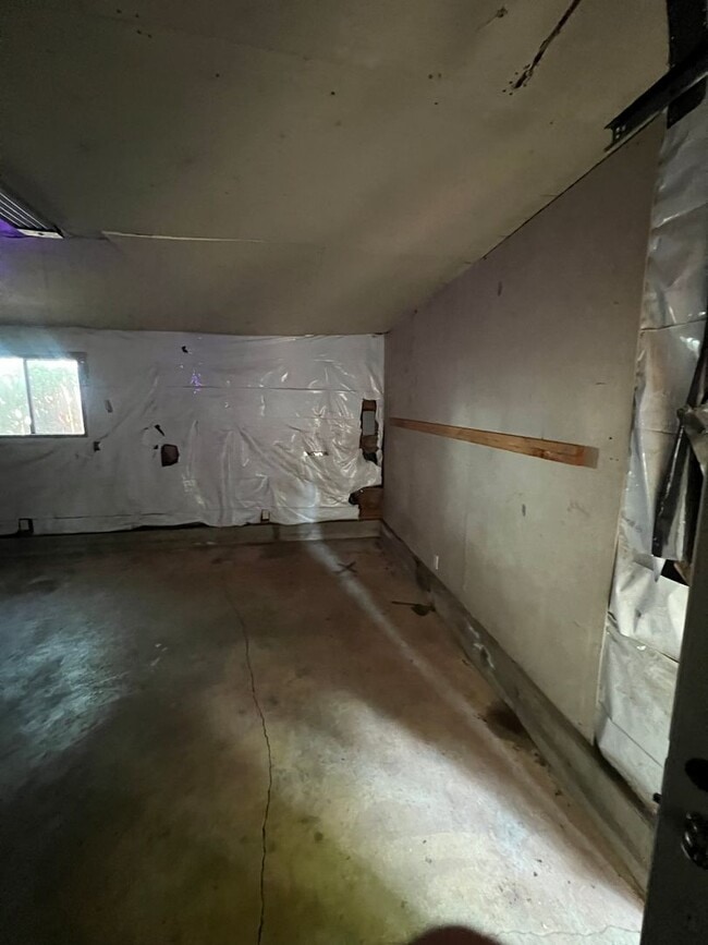Building Photo - Magalia Home for rent, 1 car garage, 2 bed...