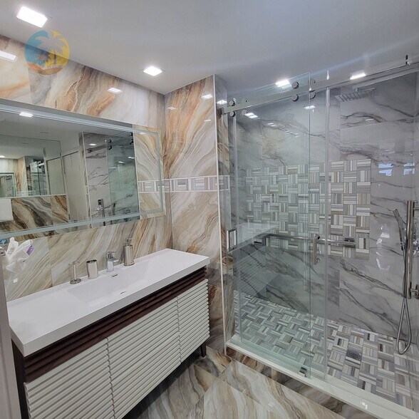 Building Photo - 5225 Collins Ave