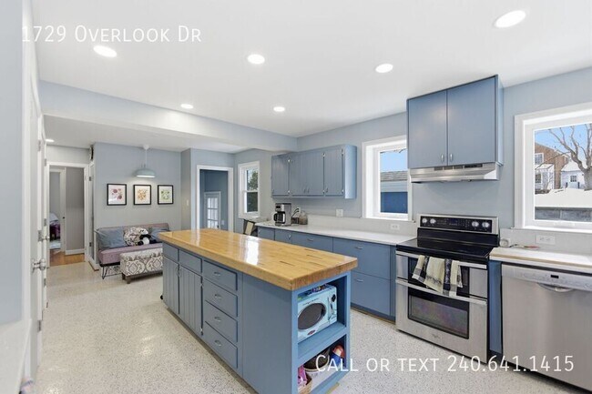 Building Photo - 1729 Overlook Dr