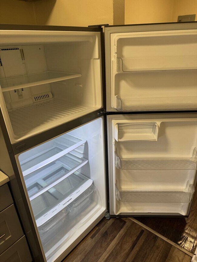 Building Photo - Move in Special! 2 Bed 1 Bath SE DC