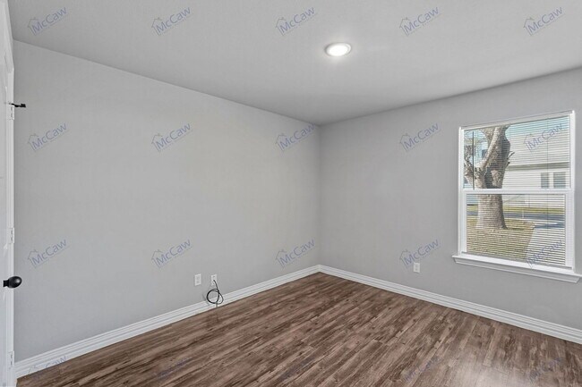 Building Photo - 105 Commerce St