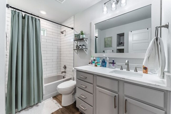 Building Photo - 1906 SE Taylor St