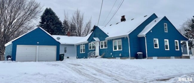 Building Photo - 2133 N Division St