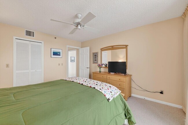 Building Photo - 9960 S Ocean Dr