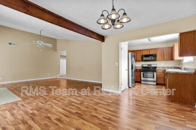 Building Photo - 625 Oxford Hall Dr SW