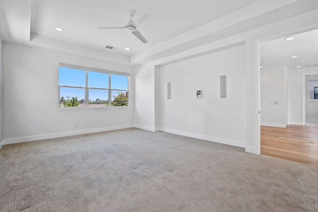 Building Photo - 1650 Murano Pl