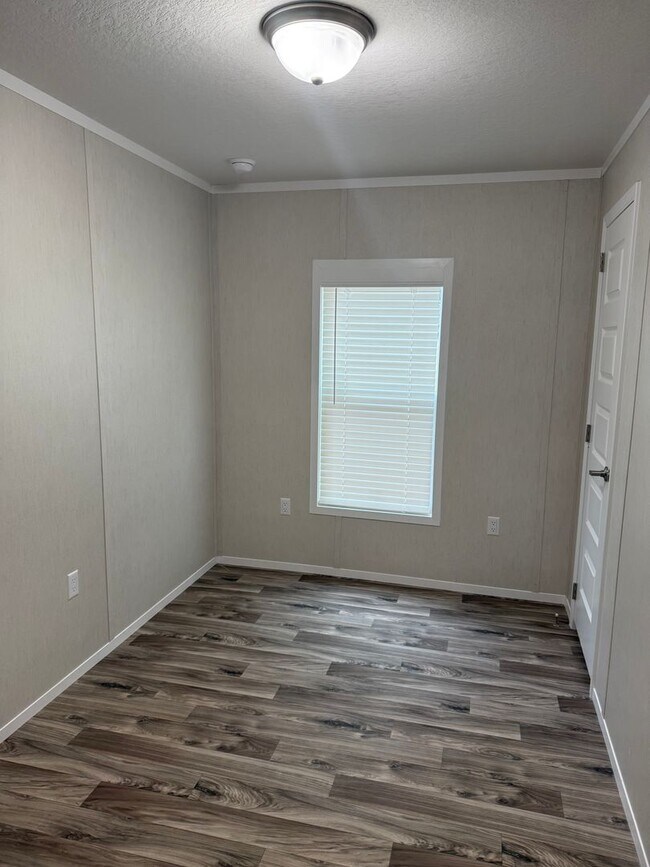 Building Photo - BRAND NEW-3 Bedroom / 2 Bath-MOVE-IN SPECI...