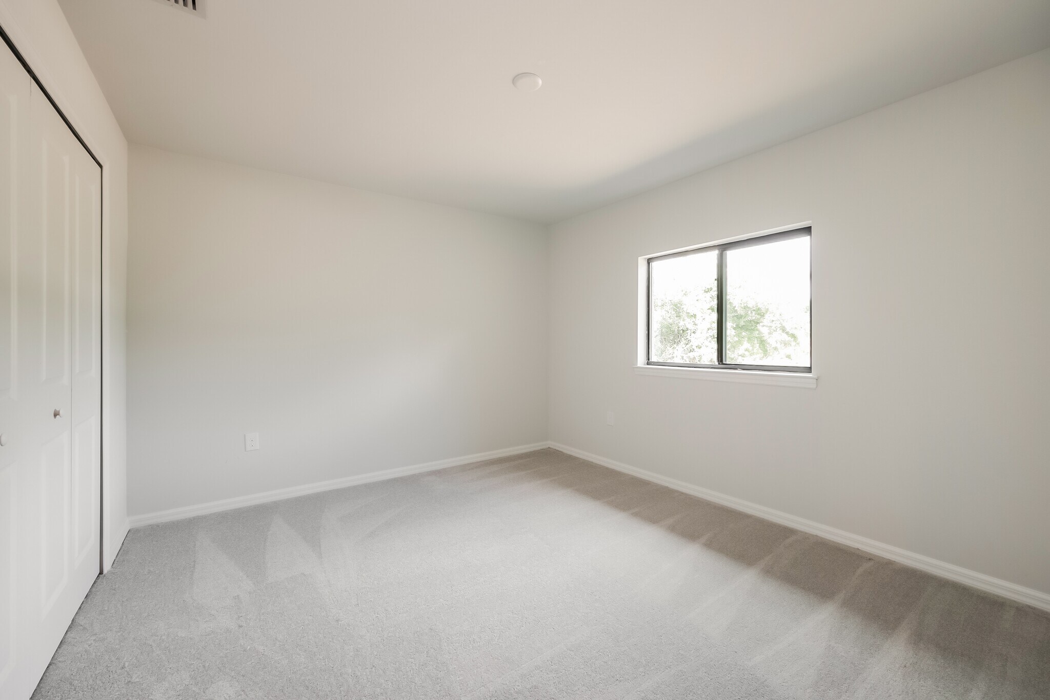 Building Photo - 421 Pickford Ave