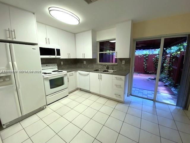 Building Photo - 6275 SW 130th Ave