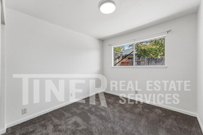 Building Photo - 4812 Robert Frost Way
