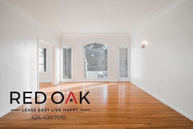 Building Photo - 180 S Sycamore Ave