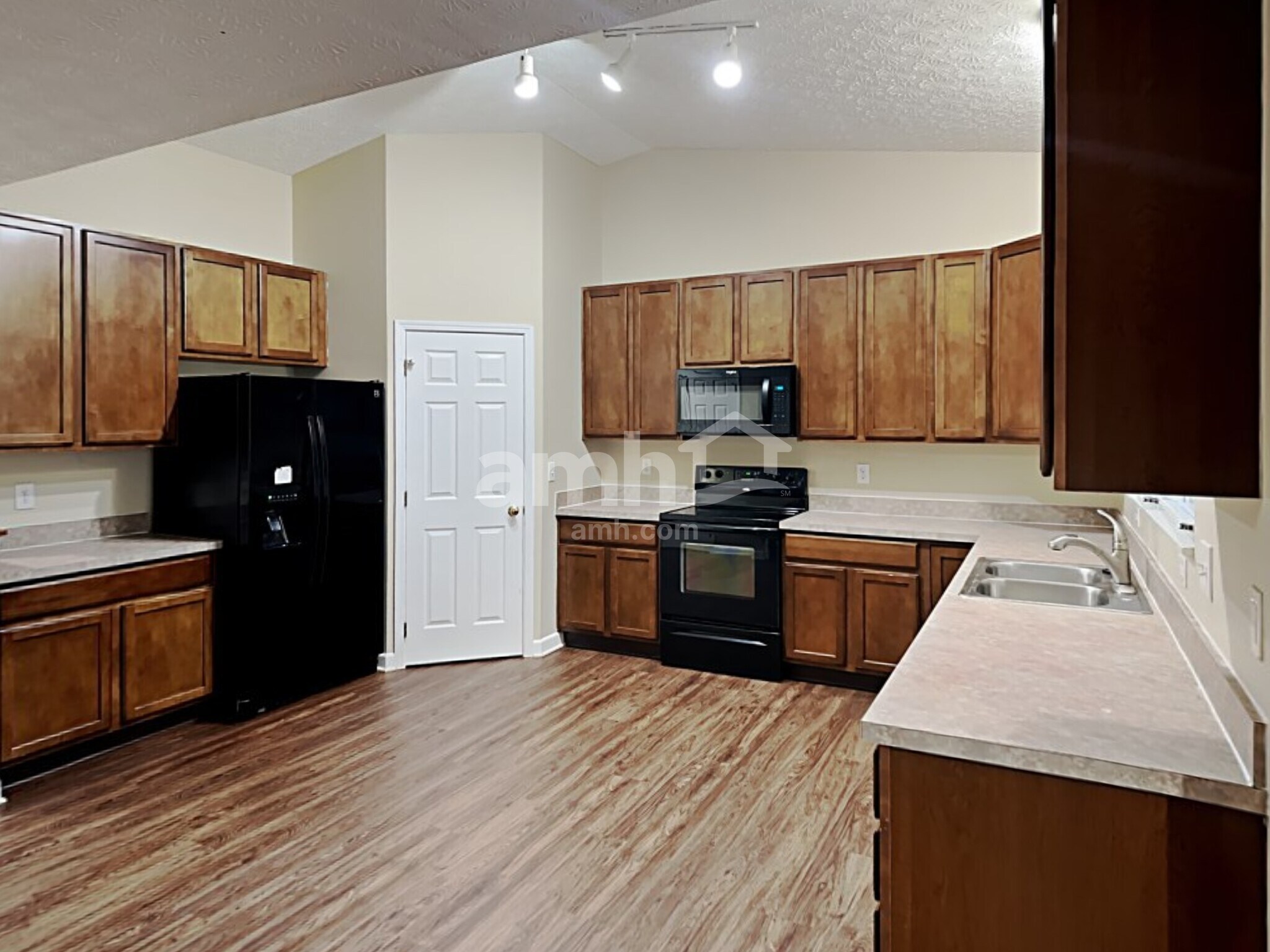 Building Photo - 520 Stone Shadow Dr