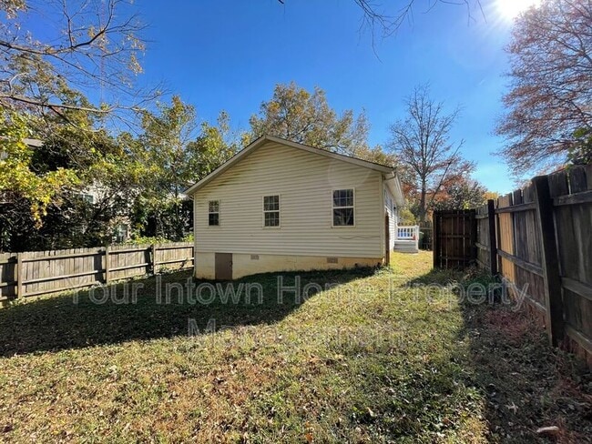 Building Photo - 1596 Foote St NE