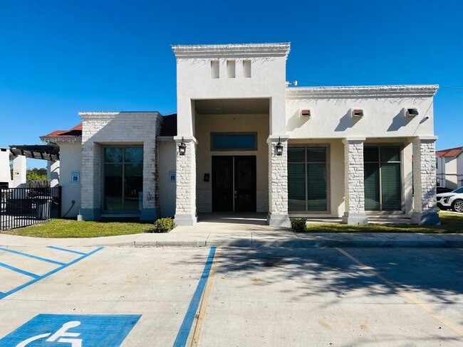 Building Photo - 7615 Laguna Del Mar Ct