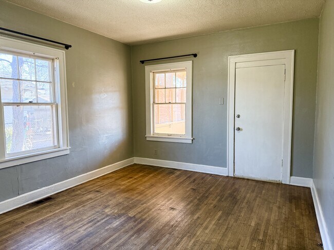 Building Photo - 834 Malvern Ave