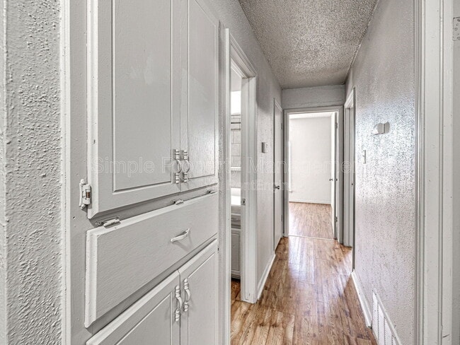 Building Photo - 601 N Wisconsin Ave