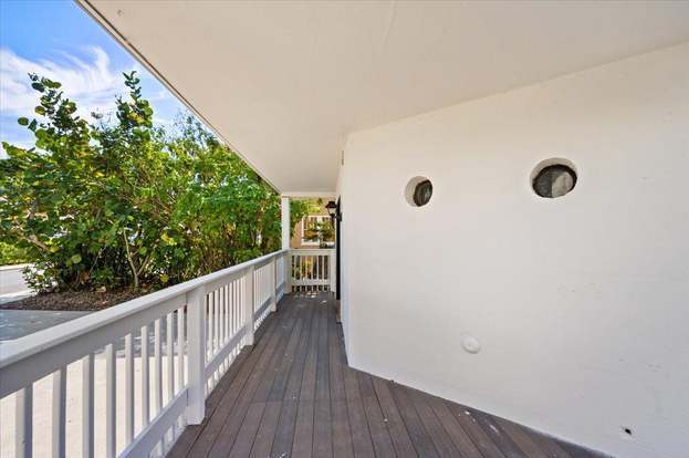 Building Photo - 301 Central Dr