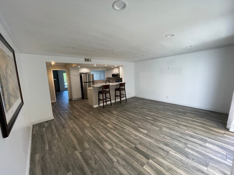 Building Photo - 8211 Rosemead Blvd